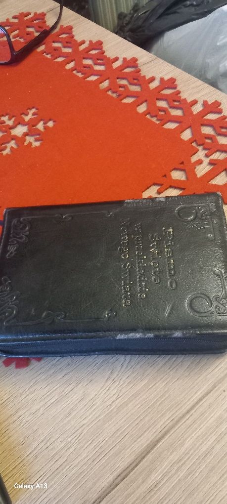 Pismo Święte. W skórzanym etui