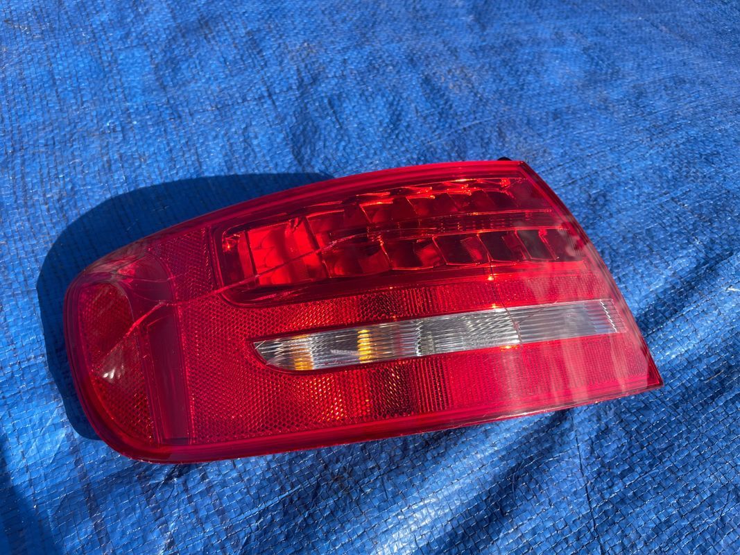 Audi A4 B8 Lampa Lewa Tył Tylna Led Kombi Avant 8kb