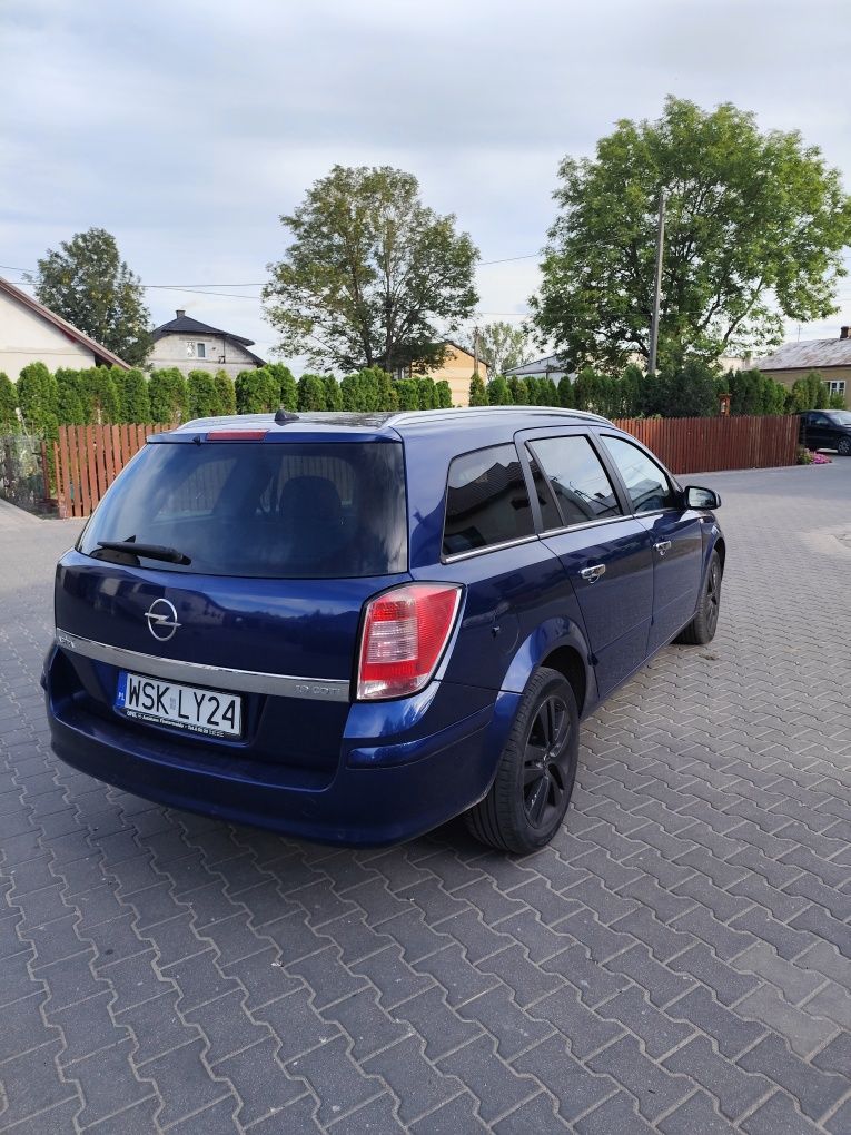 Opel Astra H. 1.9 CDTI, auromat