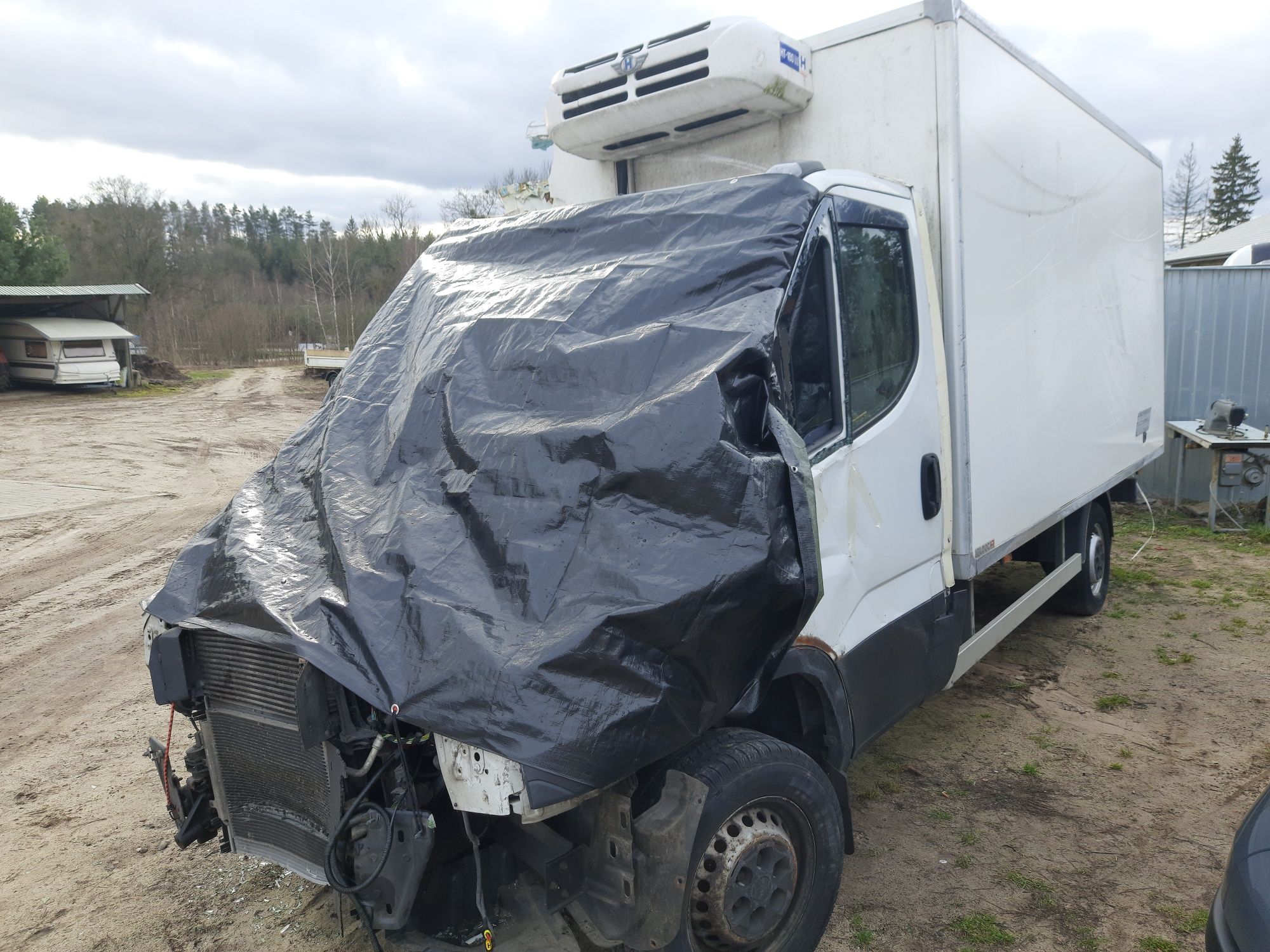 IVECO DAILY Kontener Chłodnia Uszkodzony