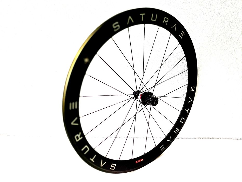 Koło tył Karbon Szosa SATURAE DT Swiss 28'' Wysokie i Lekkie Aero Krk