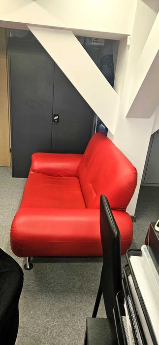 Sofa czerwona metalowe nóżki