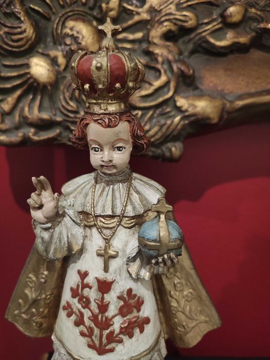 emblemas militares com linha dourada e arte sacra