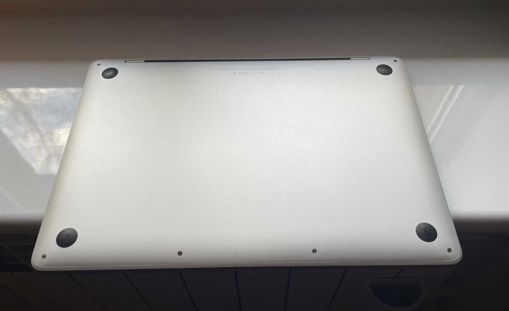 MacBook Pro / 13,3 cala / 2017 / srebrny / A1708