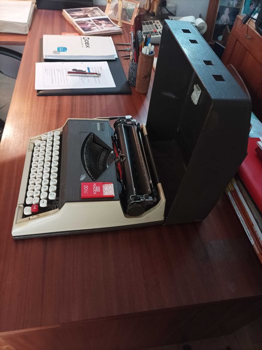 Máquina de Escrever Messa 2000 S