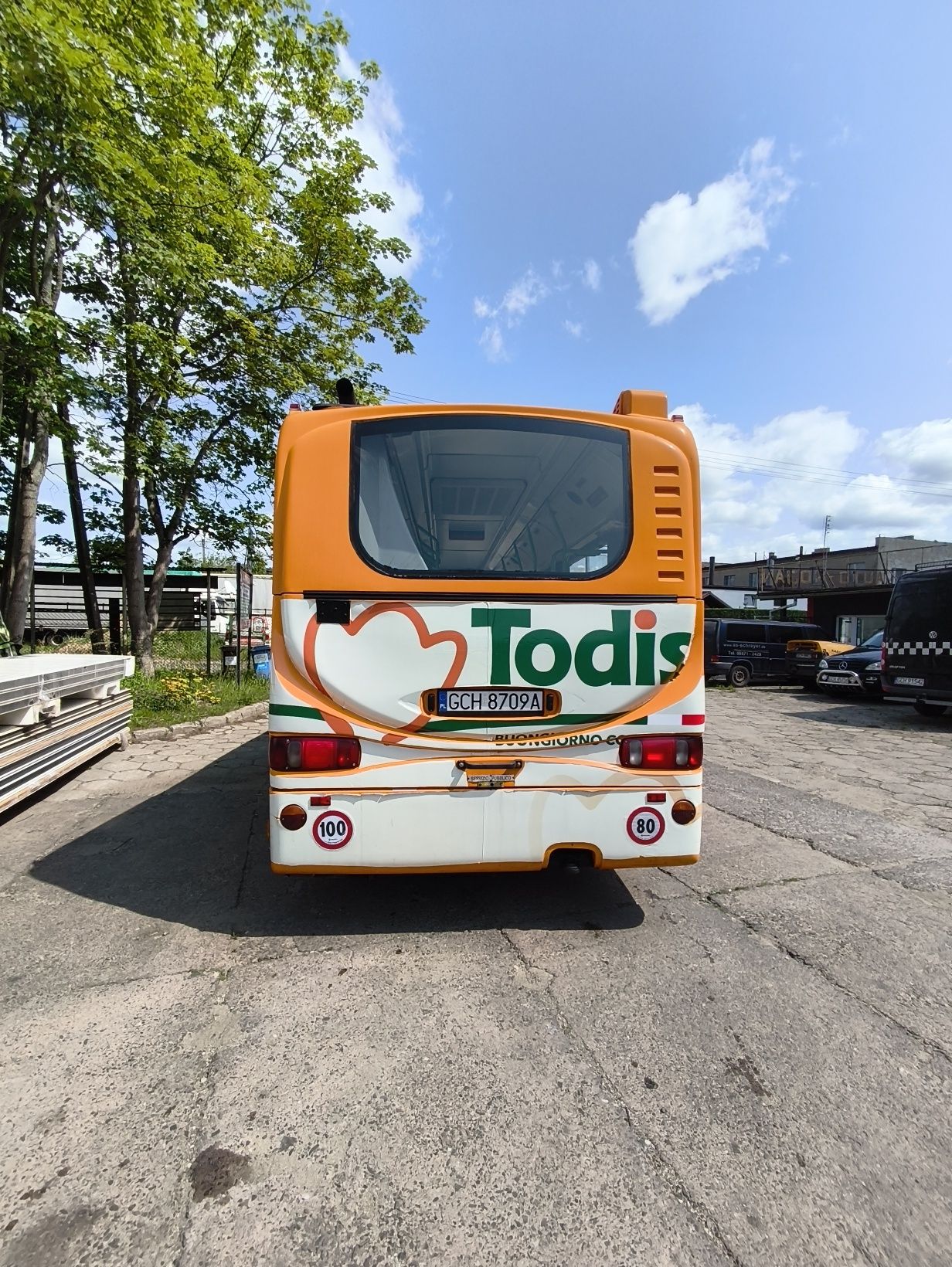 Autobus na foodtrucka lub kampera