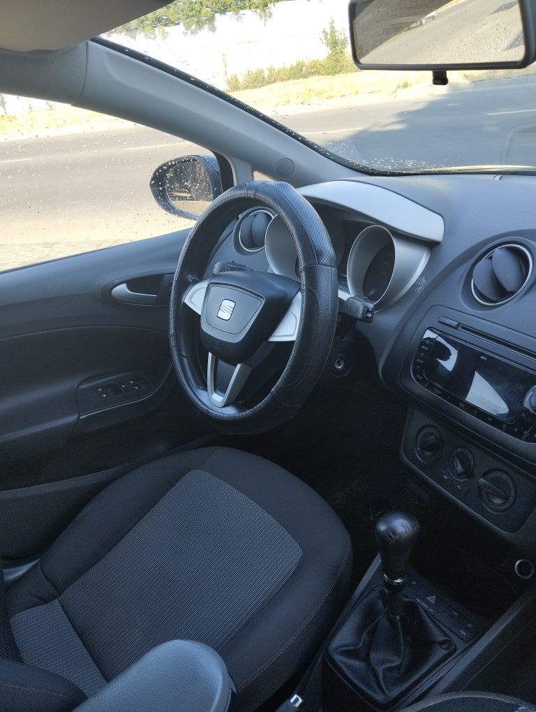 Продам авто автомобіль Seat Ibiza 2011 1.2 дизель дуже економна кондиц