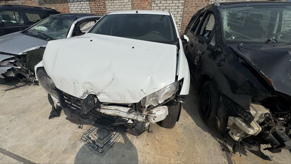 Renault Logan 2013 1,2г/б