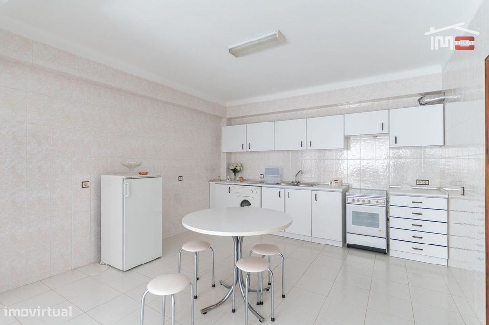 Apartamento T3 mobiliado e com elevador em Fátima