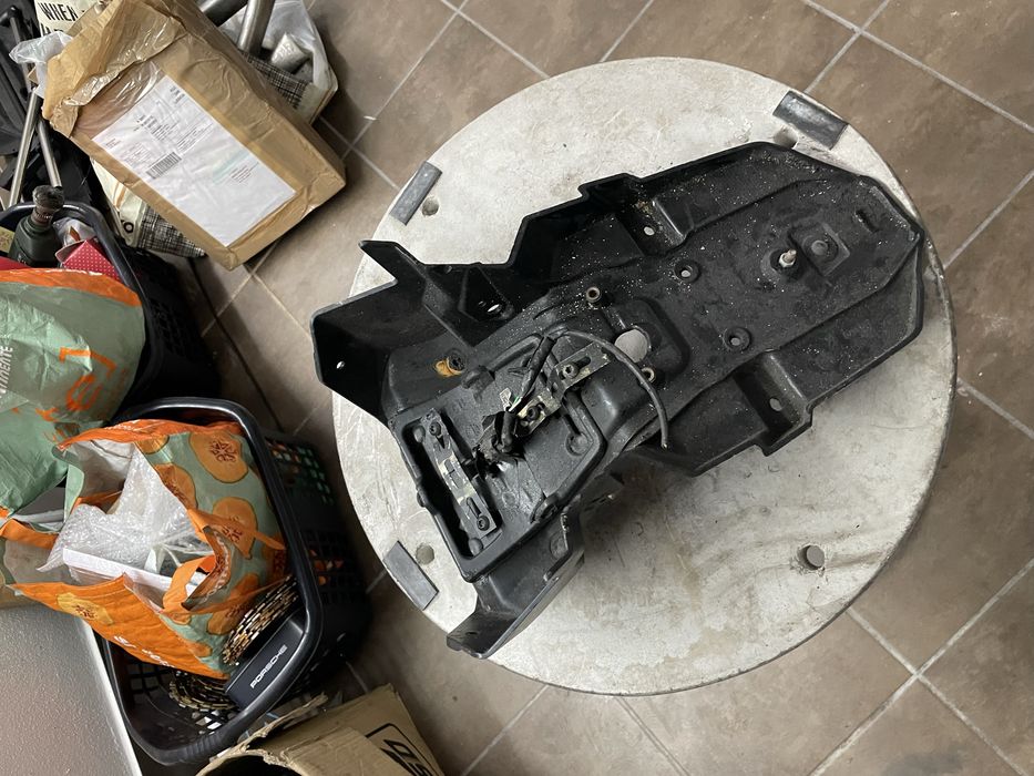 Traseira triumph tiger 1200 (plastico e farol)