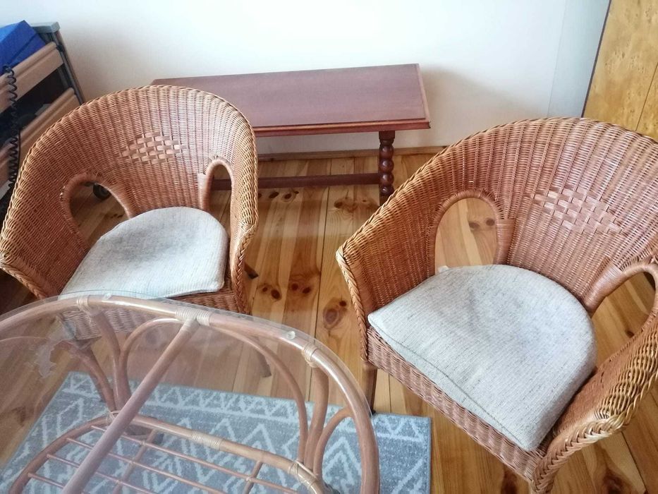 Fotele ratanowe + ława ze szklanym blatem