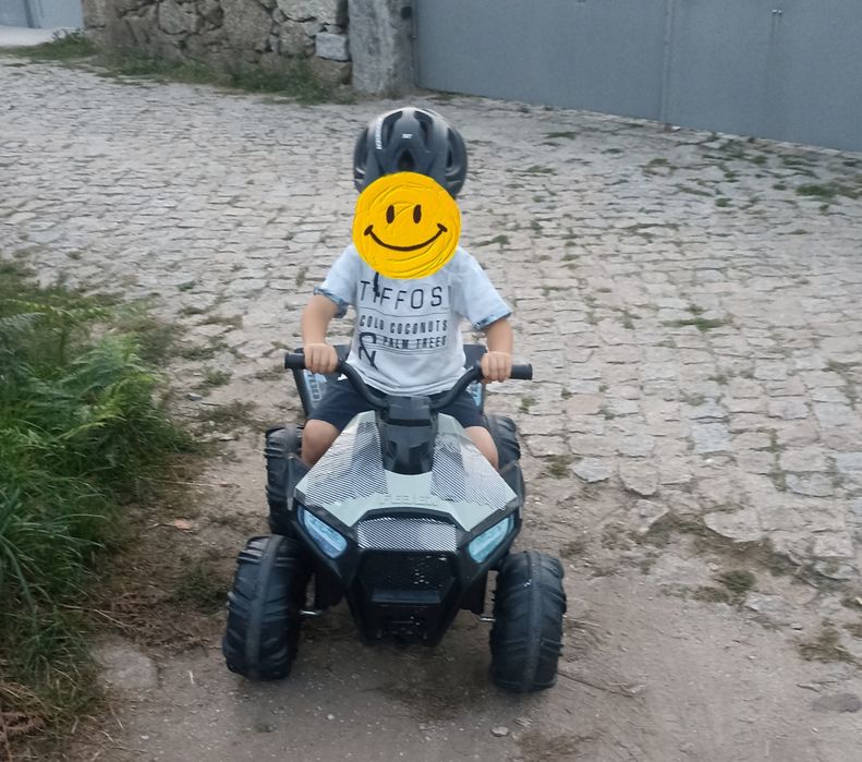 Moto 4 para criança