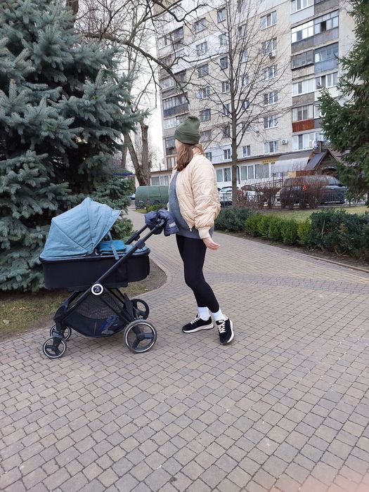Зручна, універсальна дитяча коляска , візок люлька та прогулянковий бл