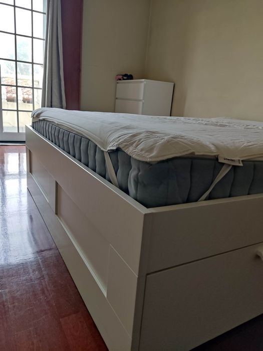 Cama de casal com colchão