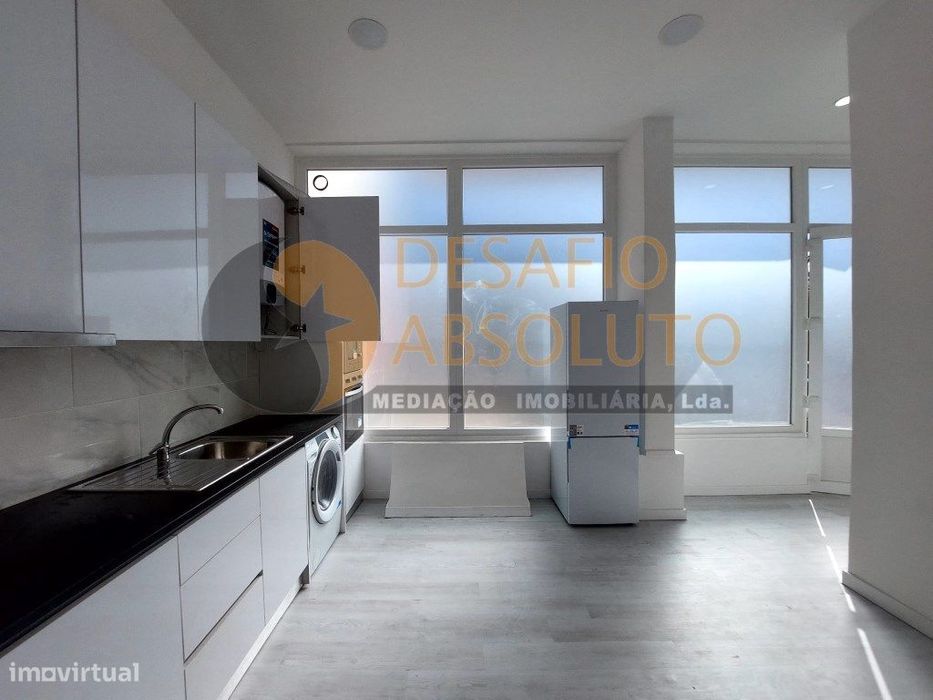 Loja c/ Armazém - Laranjeiro, Almada