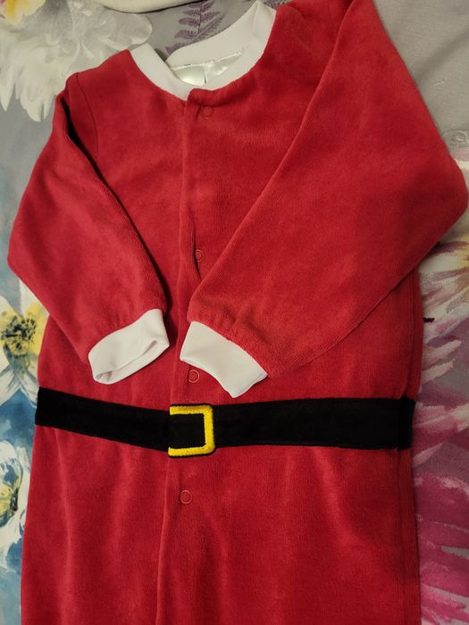 Strój Św. Mikołaja rampers z czapką r. 80