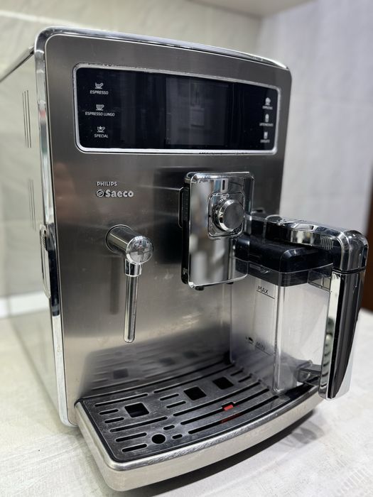 Кавомашина Philips Saeco Xelsis. Кавова машина з молочником