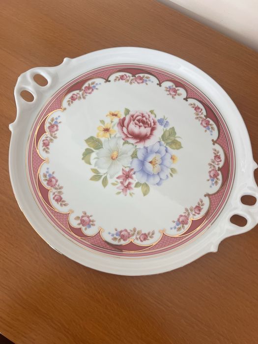 Prato rosa com flores da porcelares