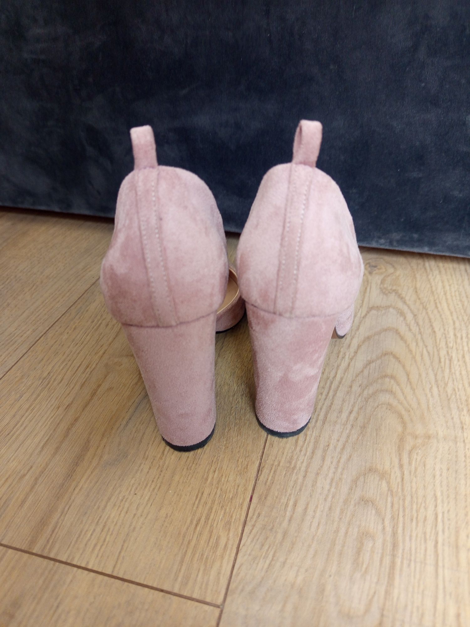 Buty na słupku róż,r37