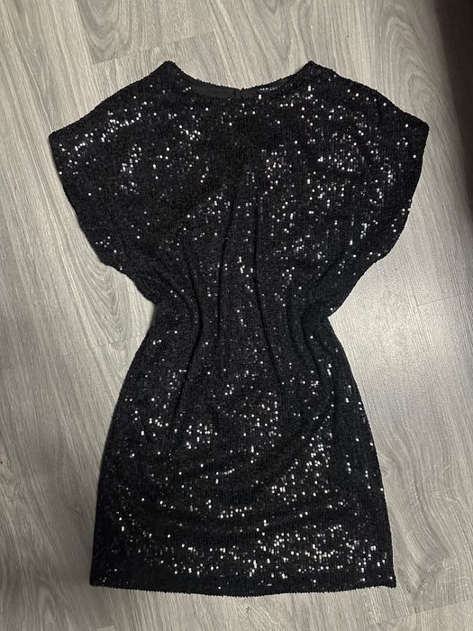 Чорна сукня з паєтками