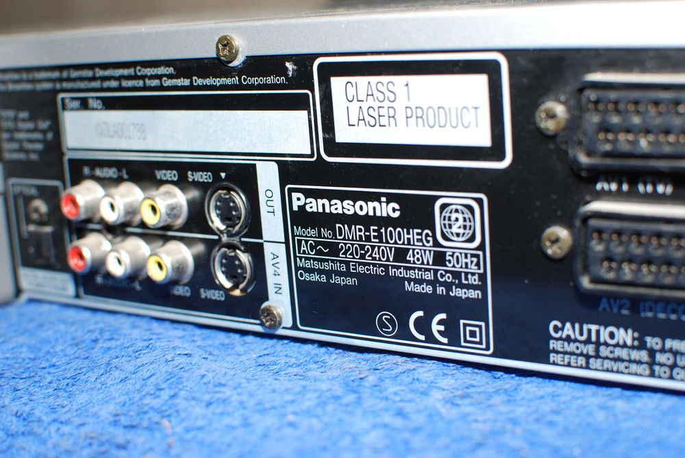 Nagrywarka DVD z Dyskiem twardym Panasonic DMR-E100HEG  z pilotem