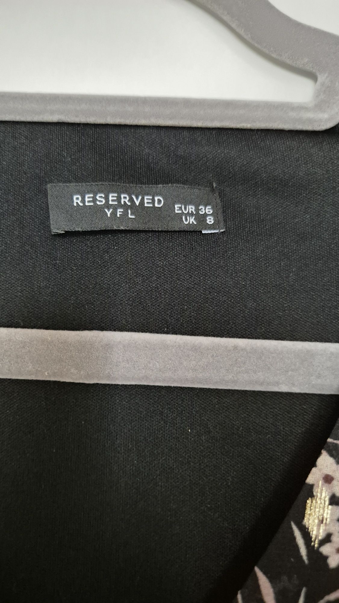 Sukienka w jesienne kwiaty reserved r s