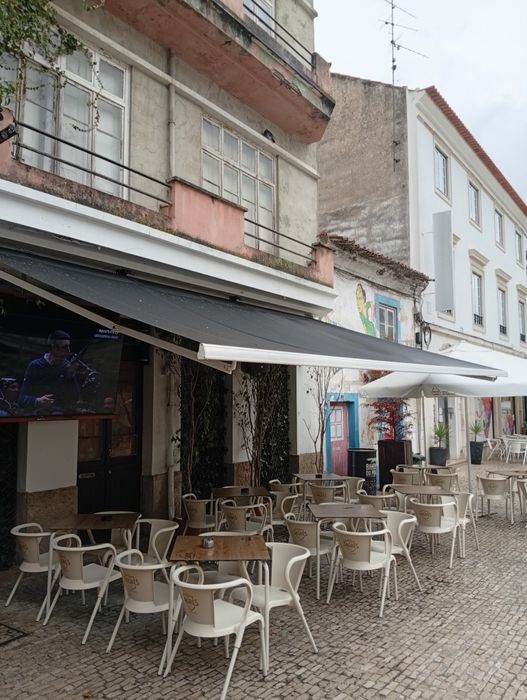 Vendo toldo elétrico com comando como novo 7 metros por 5 metros