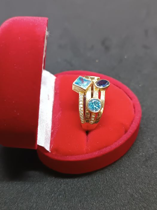 Pierścionek złoty kolorowe kamienie
