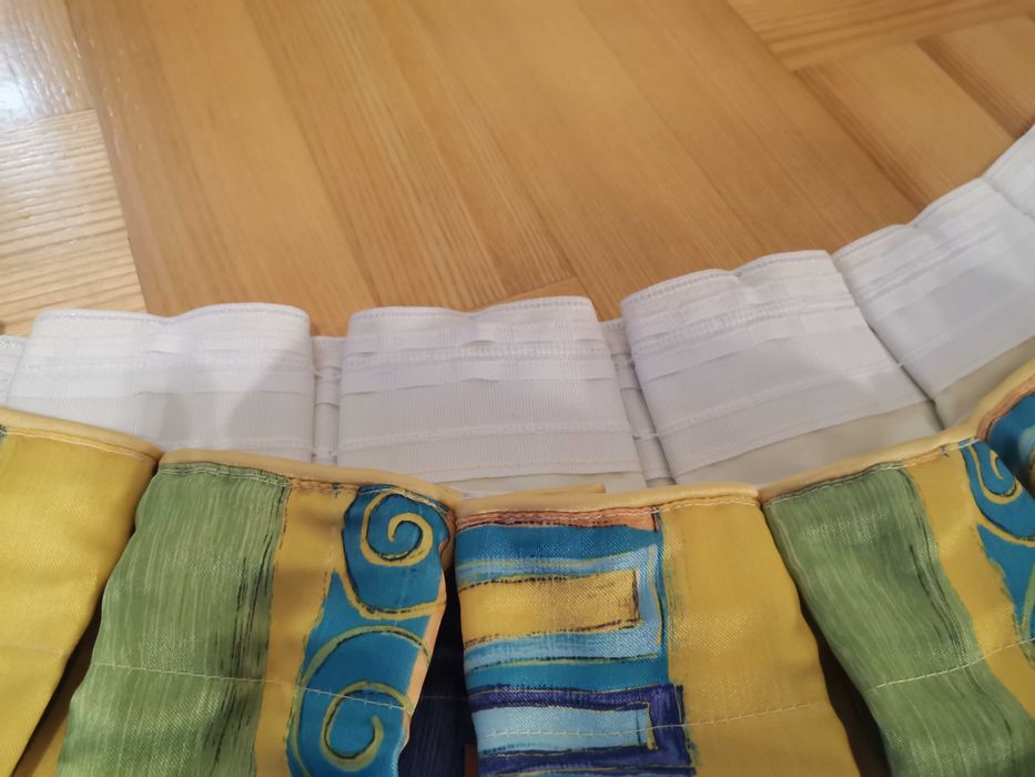 Lambrekin, zasłona, firana do kuchni lub jadalni.