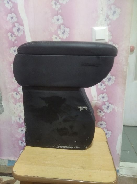 Подлокотник в машину