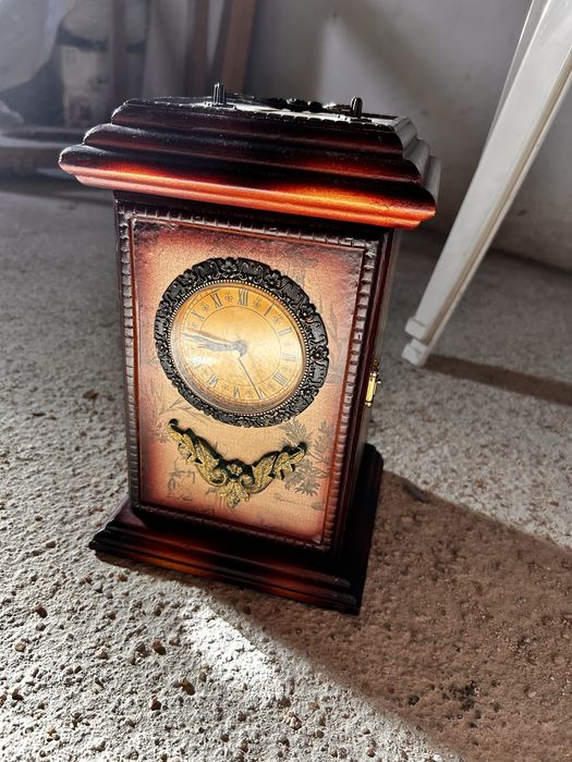 Relogio antigo de madeira