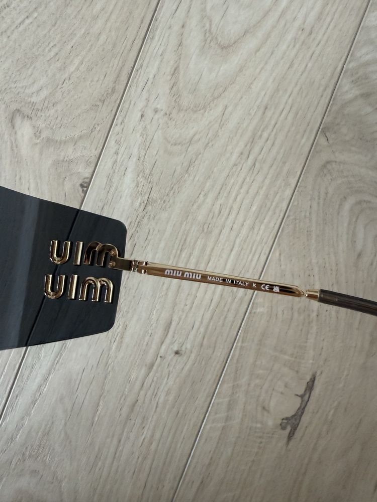 Okulary przeciwsłoneczne miu miu