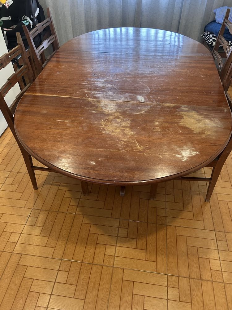 Mesa de Jantar + 8 Cadeiras