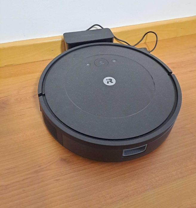Aspirador Robô IROBOT Roomba Combo Essential Preto