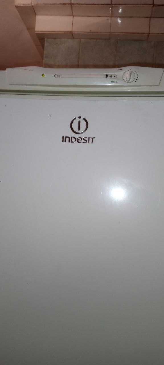 Двухкамерный холодильник Indesit