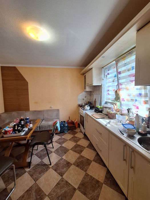 Продаю частину будинку  вул. Хрещатик