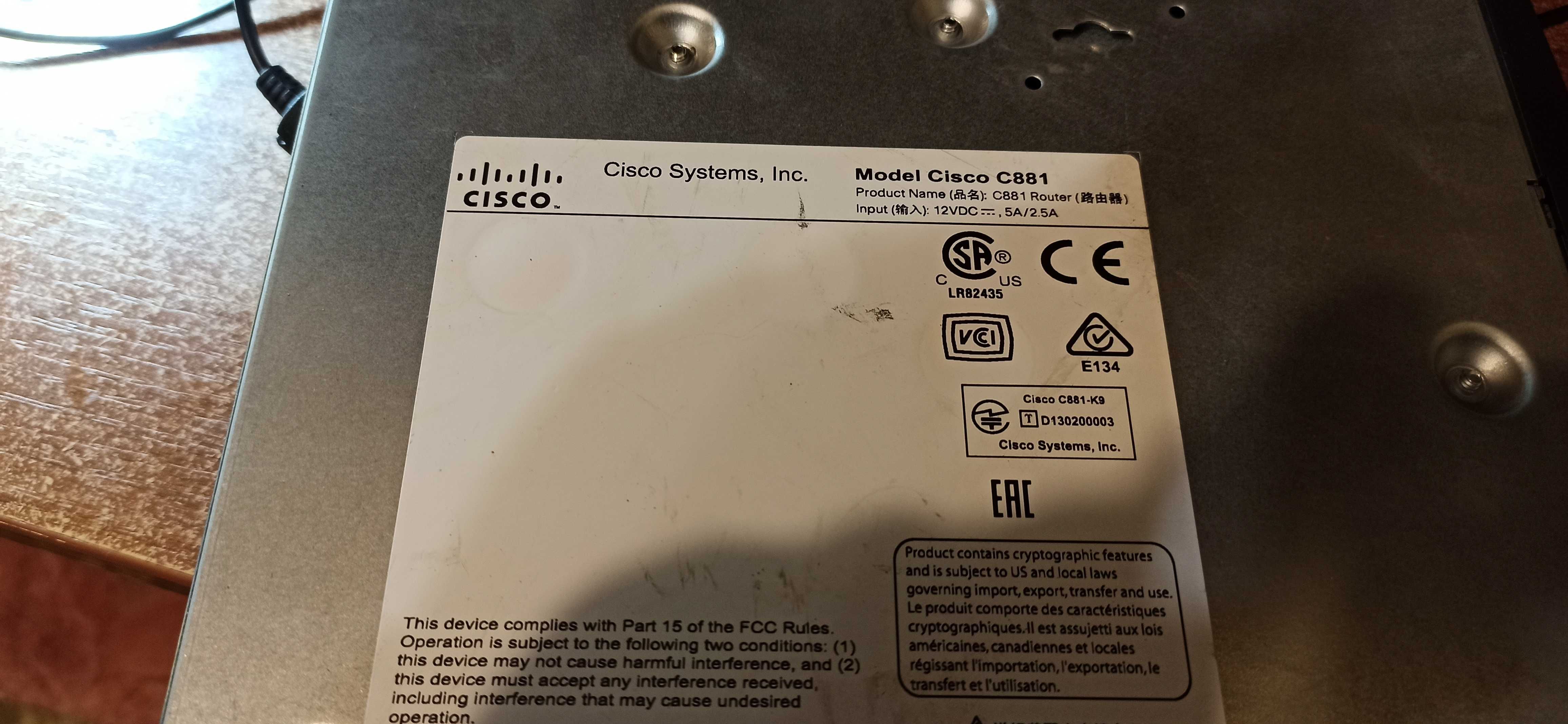 Маршрутизатор VPN Cisco 881