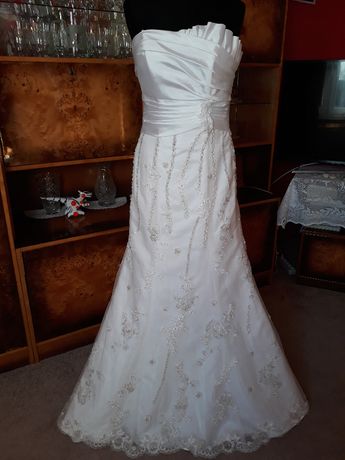 Suknia ślubna biała typ syrenka