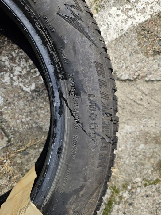 Opony zimowe Bridgestone 235/55/19 rok 23 bieznik 5,9 mm