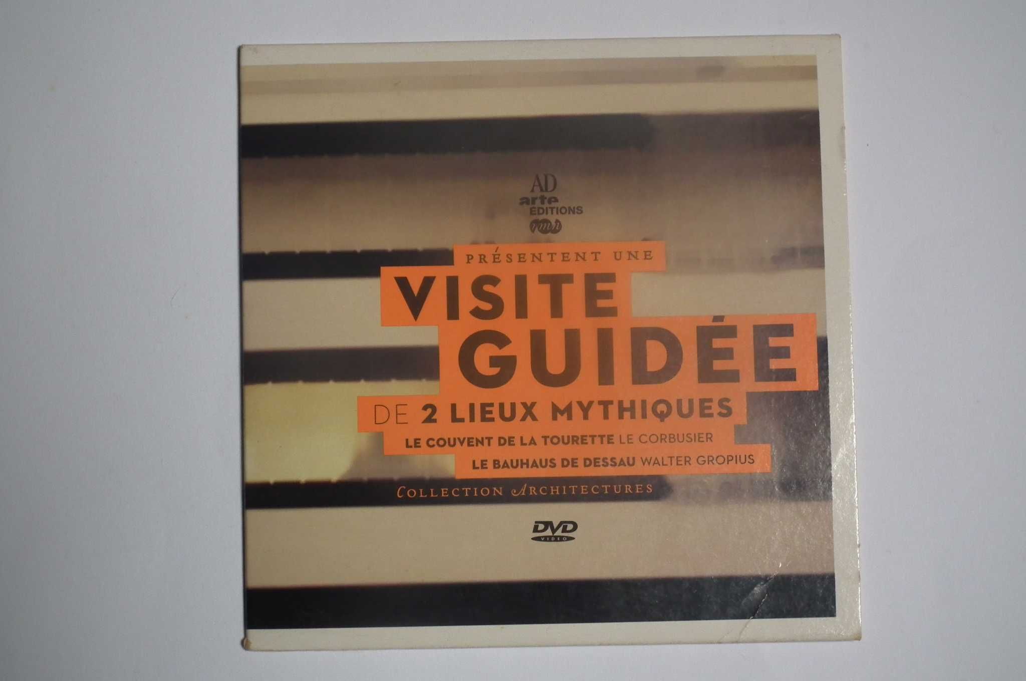 Documentários sobre a Bauhaus de Dessau e Convento de La Tourette.