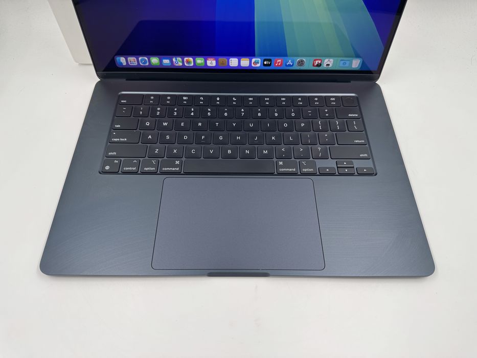 Як новий Macbook Air 15 2023 M2 8GB RAM 256GB SSD Midnight IL6350