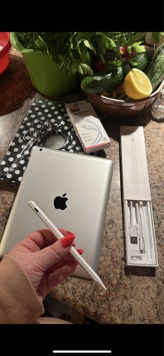 Tablet iPad Apple + nowy rysik + nowe etui - cały zestaw