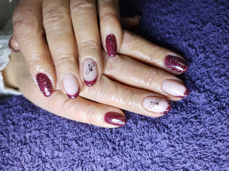 Манікюр, педикюр, нарощування, корекція