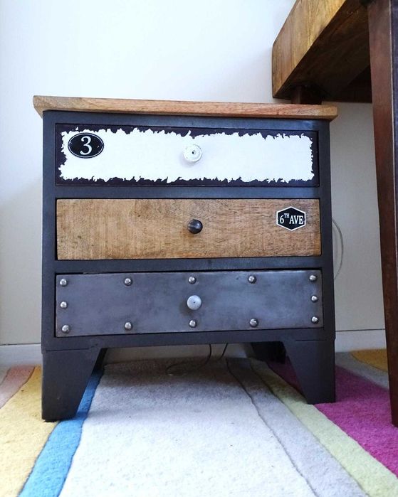 Kontenerek z szufladami / mała szafka nocna w s. LOFT z mango + metalu