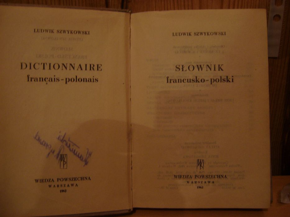 Lektury i słowniki: j.rosyjski, j.niemiecki , j.francuski, j.angiel.