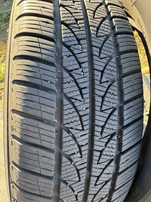 Майже нові всеснзонні шини Point•S 205/60 R-6