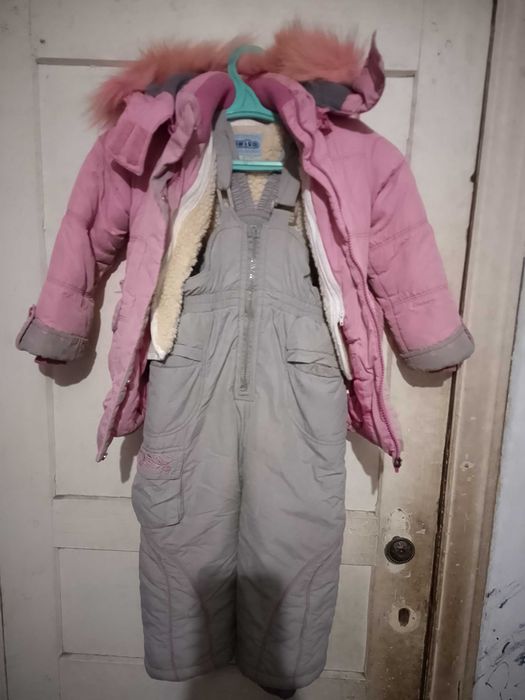 Отдам зимний комплект и обувь на девочку.