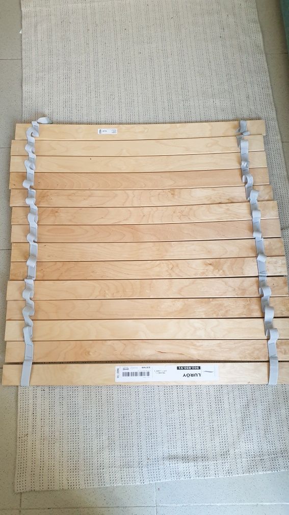 Estrado de madeira Ikea