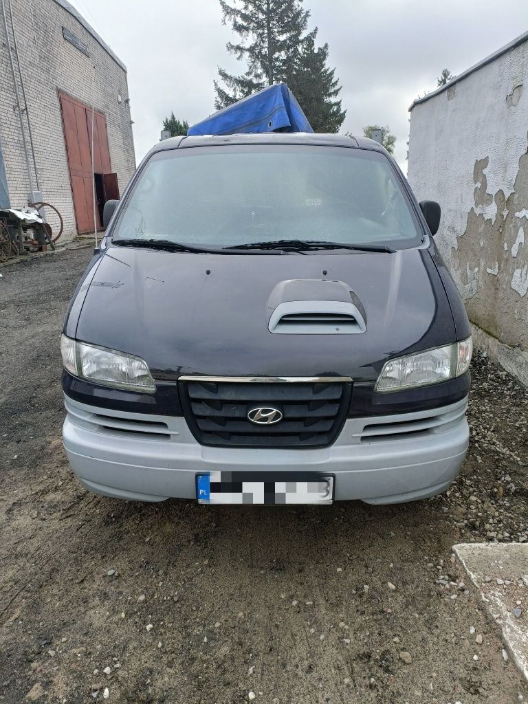 Hyundai H-1 na bliźniakach i poduszkach