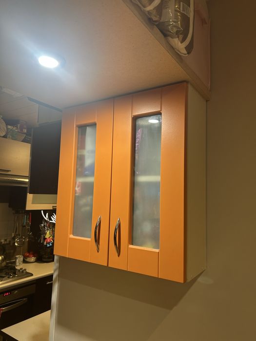 Wyspa kuchenna z blatem i szafkami